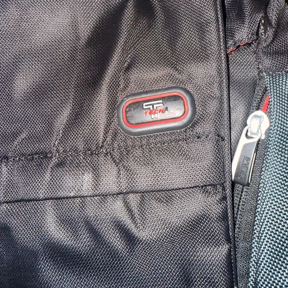 Tumi T-Tech Laptop Messenger Bag Black Ballistic Nylon Commuter Work Bag